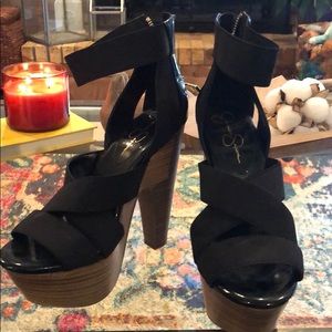 Jessica Simpson heel